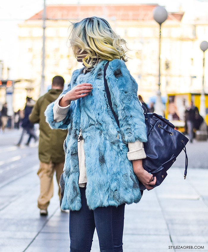 Street style moda advent Zagreb, blue kosa i plava bunda, krzno