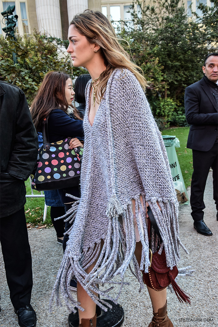 Kako stilizirati pleteni sivi pončo, street style Zagreb