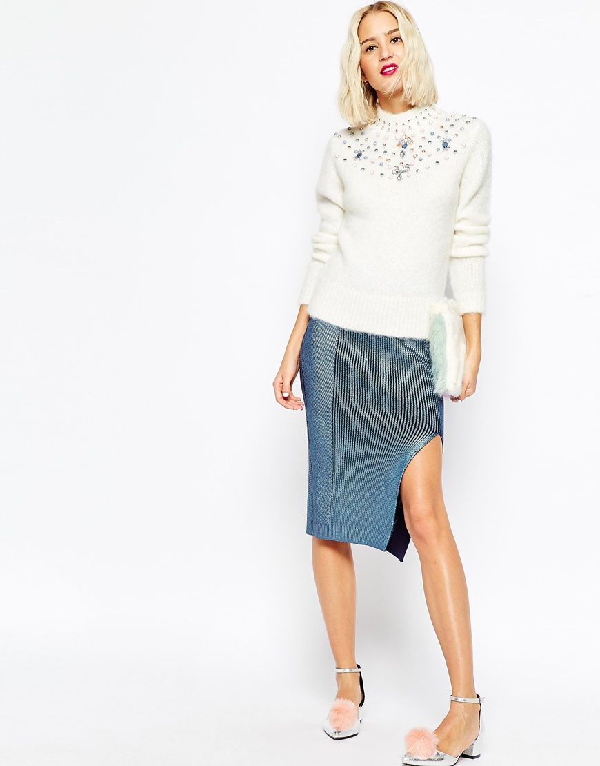 Moda: kako kombinirati džemper sa šljokicama i usku suknju