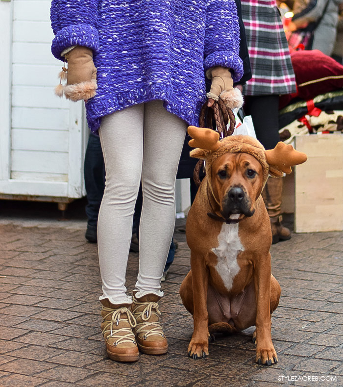 Moda, stil: Matea Katić, produkt dizajnerica za 2PETS, zimski stajling predimenzionirani ljubičasti pleteni džemper, bijele tajice i Isabel Marant zimske čizmice, street style ulična moda Zagreb, advent u Zagrebu. Slavica Josipović blog StyleZagreb.com