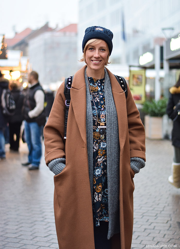 Moda, stil: Lana Radnić, H&M showroom managerica, zimski stajling oversized predimenzionirani kaput u boji devine dlake, beanie, street style ulična moda Zagreb. Ana Josipović blog