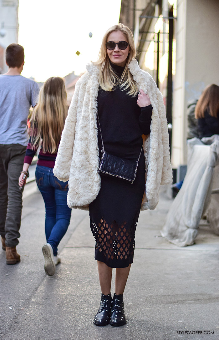 Jelena Rozga street style , krem bundica, crna midi suknja, točkaste ravne cipele