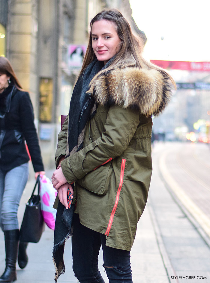 Zagreb street style moda siječanj 2016, moderan stajling: parka jakna obrubljena krznom, poderane traperice i tenisice Isabel Marant sa skrivenom petom, Luna Bizovičar, frizura pletenice