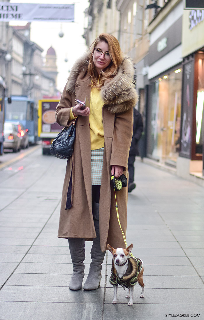 Zagreb street style moda siječanj 2016, stajling kaput u boji devine dlake, minica i čizme preko koljena Nea Krstanović, menadžerica i dizajnerica dubrovačkih narukvica dB brand i šarmantni Stich u maskironoj jakni, odjeća za ljubimce