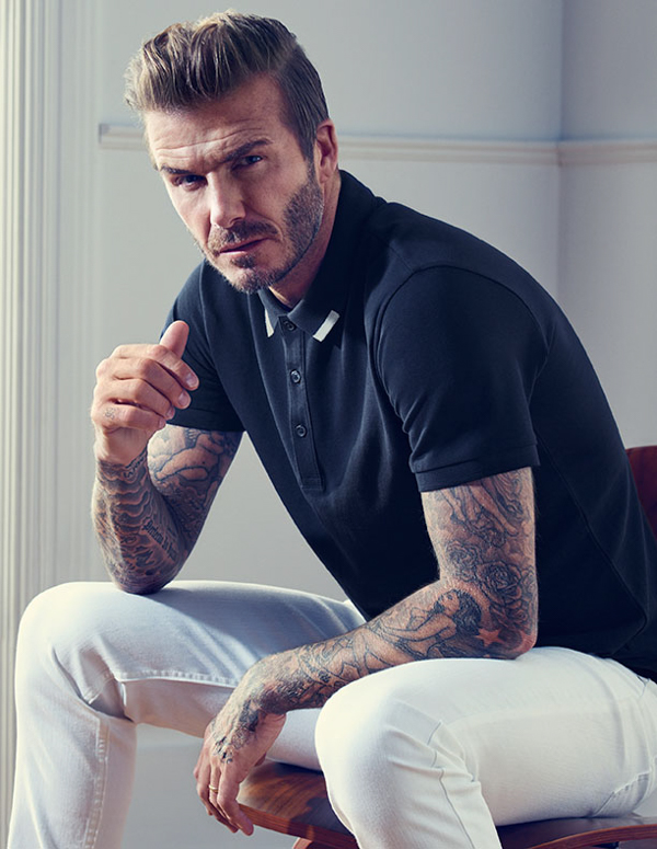 muška moda David Beckham H&M kako kombinirati plavu polo majicu i bijele traperice