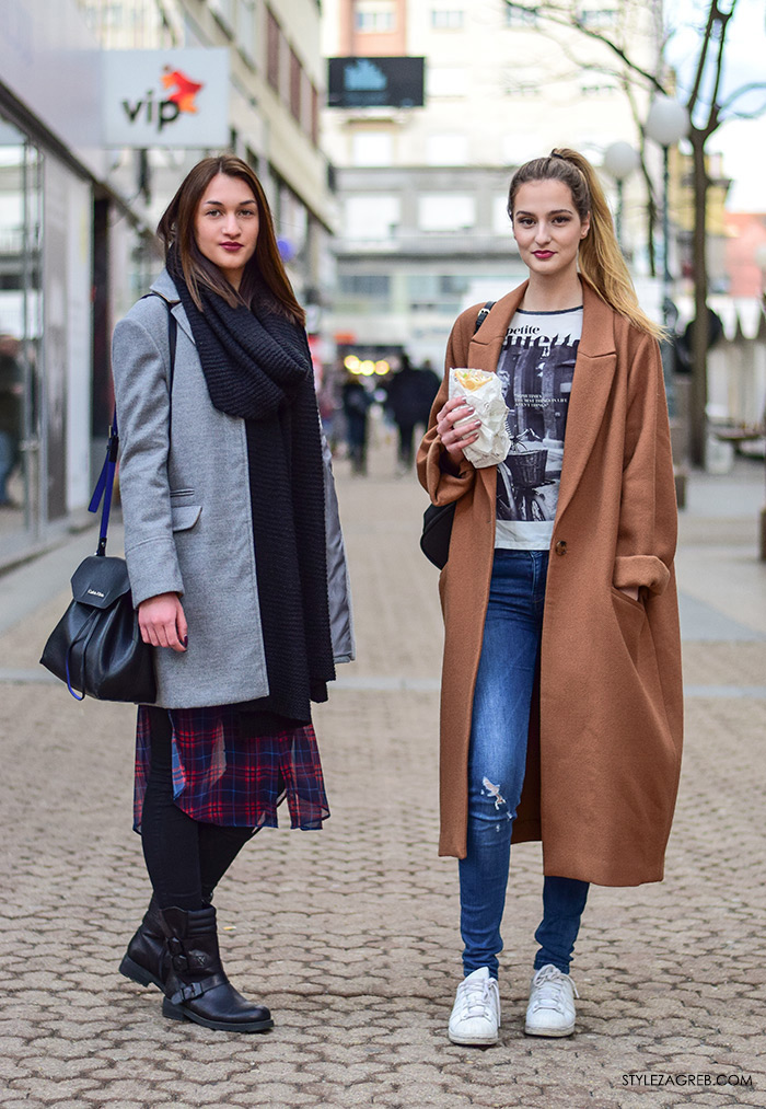 Street style Zagreb, Petra Šuljić i Donika Dedaj, urbani stajling, kako kombinirati oversized bež kaput i bijele tenisice