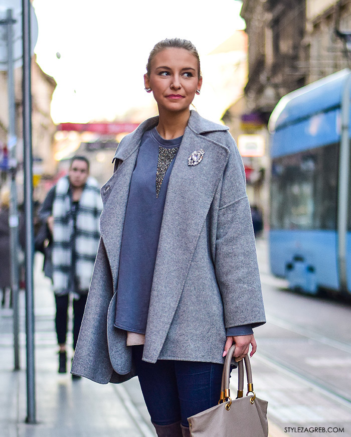 Ideje za dnevni poslovni stajling; Najnovija Zagreb street style moda; Iva Hodak studentica prava; sivi kaputić, sive čizme preko koljena i slojevita majica, Marc Jacobs torba by stylezagreb.com