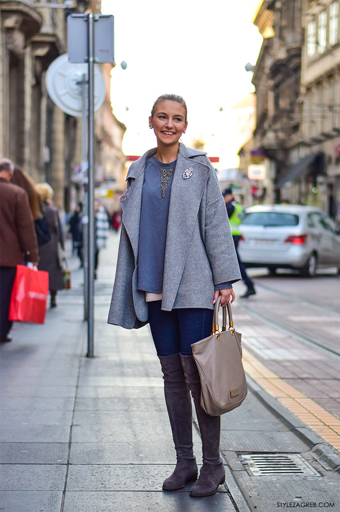 Ideje za dnevni poslovni stajling; Najnovija Zagreb street style moda; Iva Hodak studentica prava; sivi kaputić, sive čizme preko koljena i slojevita majica, Marc Jacobs torba by stylezagreb.com