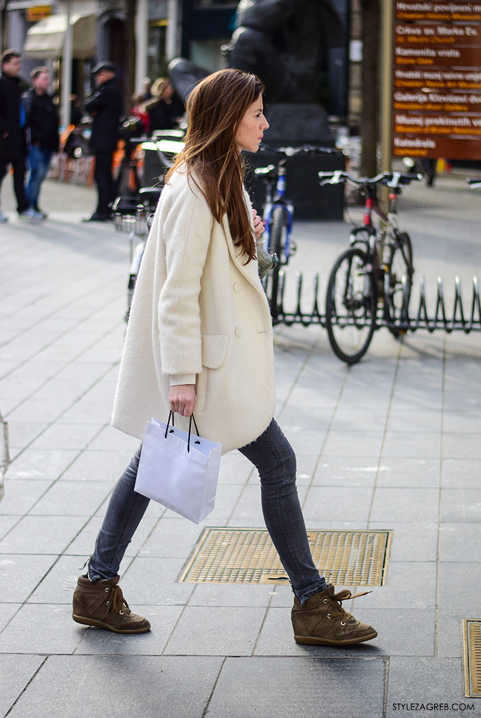 Zagreb street style, proljetna moda, bomber jakna, bijeli kaput, tenisice na punu petu Isabel Marant, stylezagreb