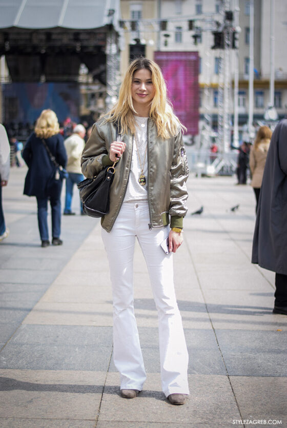 Street style Zagreb, kombinacija bomber jakna i bijele trapezice, proljetna ulična moda, Korina Barišić, stil arhitektice by StyleZagreb.com