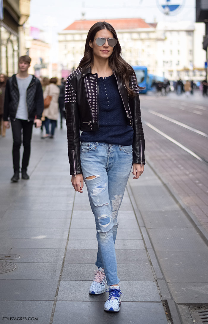 Ivana Žužul, stomatolog, modne kombinacije bajkerska jakna, poderane traperice i Adidas tenisice s vezicama u različitim bojama, žena proljetna moda fashion hr zagrebačka špica, street style Zagreb