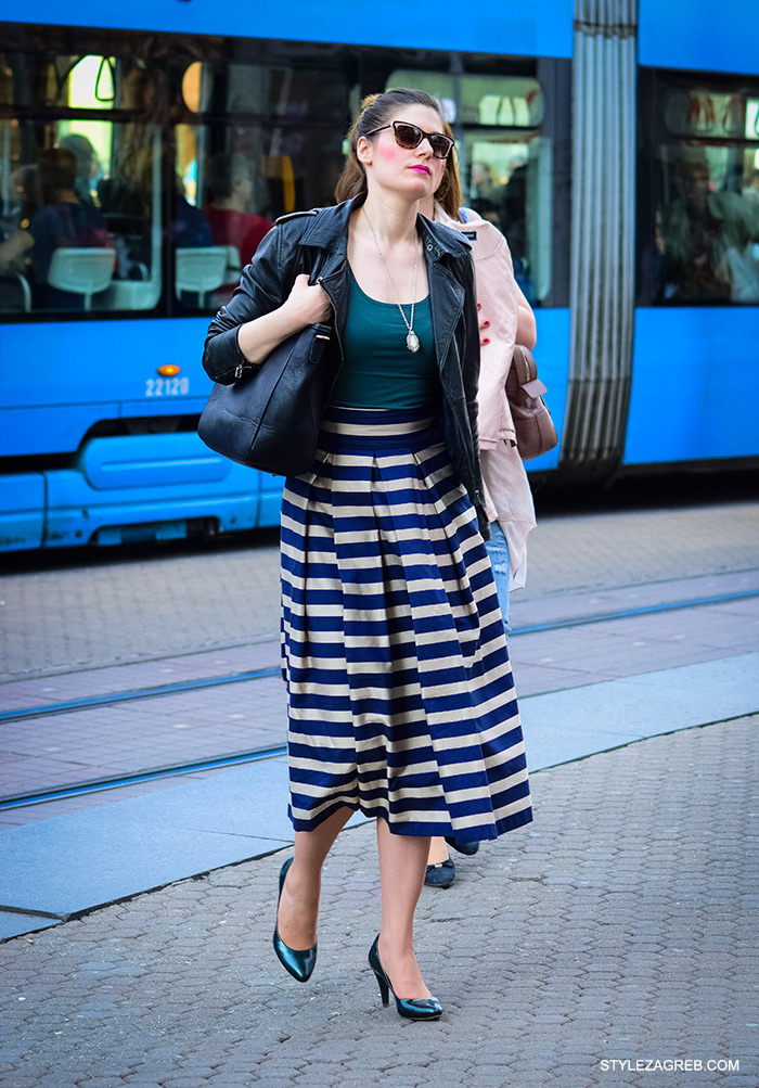 Midi prugasta suknja, kako nositi, ulična moda Zagreb street style Zagreb