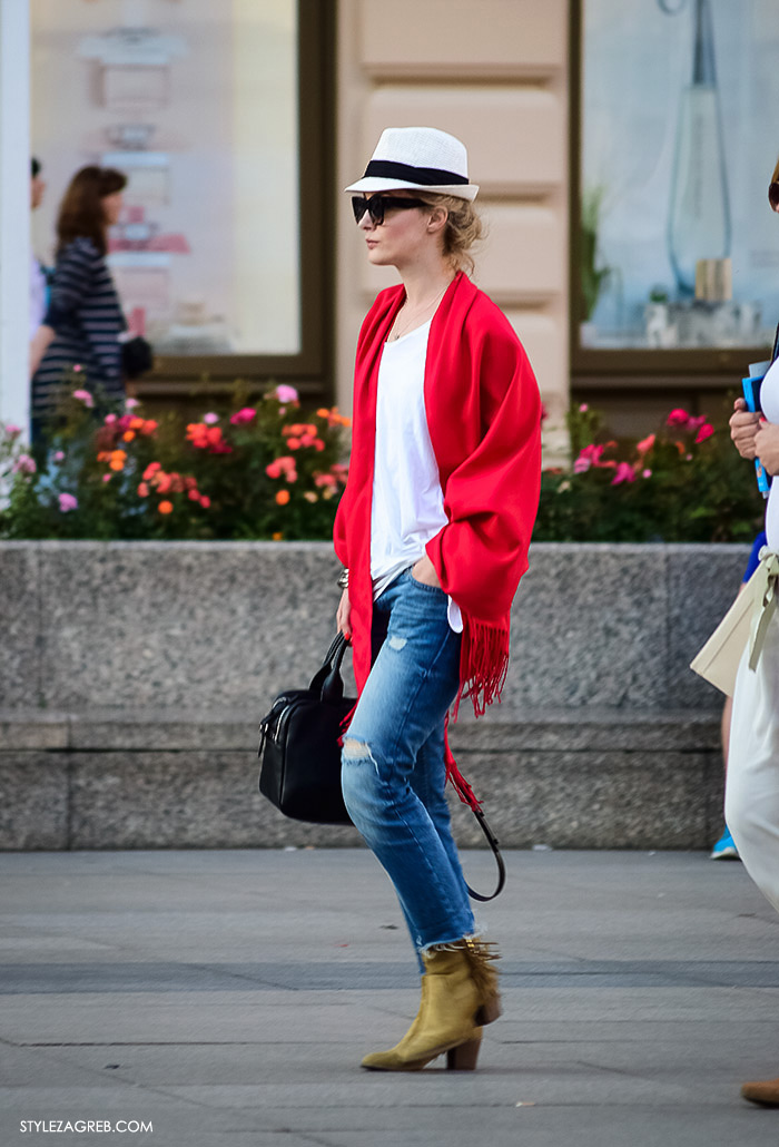 Street style Zagreb, ženska elegantna odjeća za vjenčanja, što odjenuti za vjenčanje, crveni šal i bijeli šešir