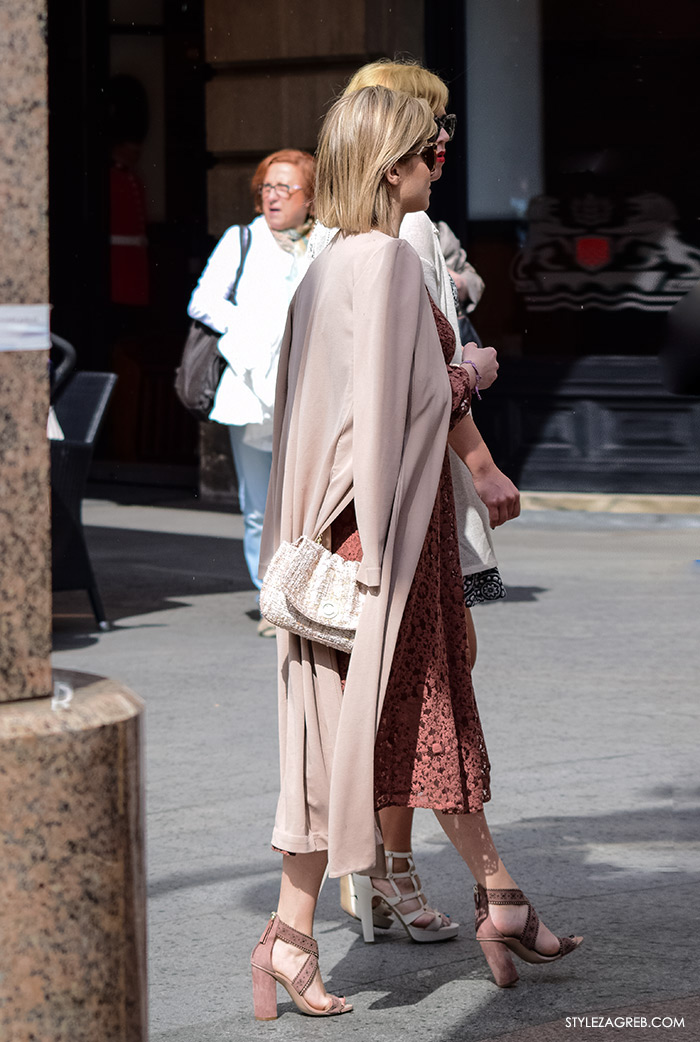 Zagreb ulična moda, Style Zagreb proljeće street style cro moda fashion žena hr, kako nositi prljavo roza čipka haljina Zara i dugi džemper, stil Ecija Ivušić