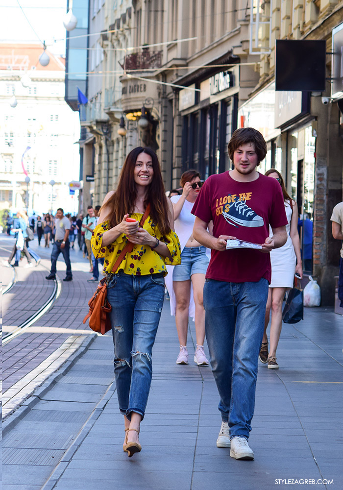 Ana Josipović, Pavao Bužančić, Zara žuti top golih ramena, podrapane traperice, street style Zagreb Cest is d'Best program, ulična moda zagrebačka špica subota proljetna ženska moda mini haljine, off shoulder gola ramena top