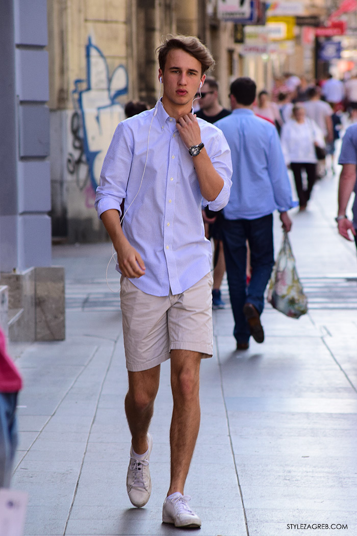 street style Zagreb Cest is d'Best program, ulična moda zagrebačka špica subota proljetna muška moda bermude, bijele tenisice i plava košulja