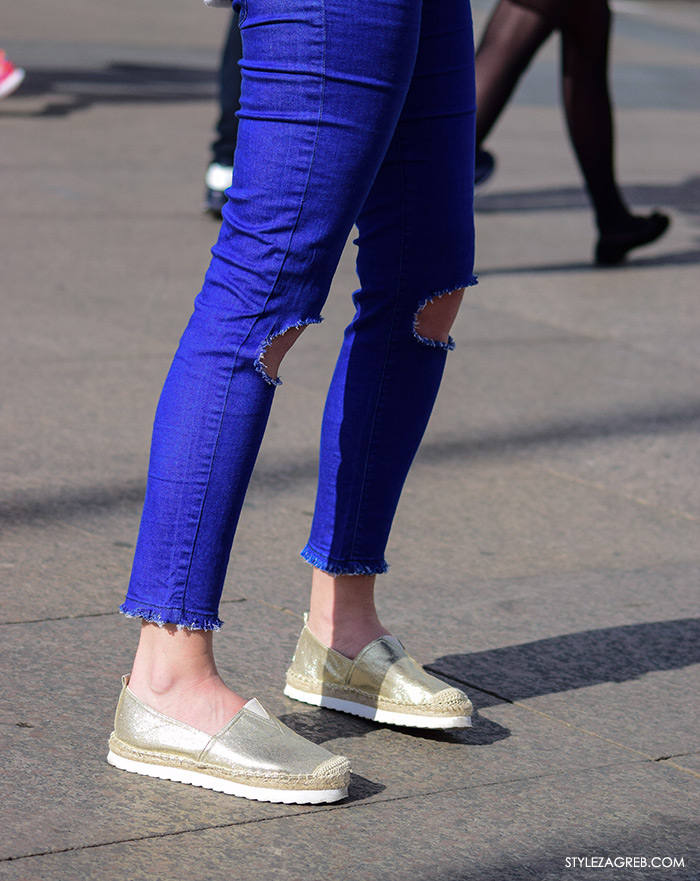 Street style Zagreb ljetna moda kako nositi zlatne espadrile i podrapane traperice