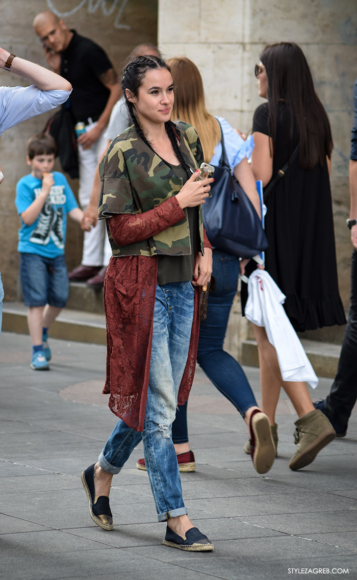 Street style Zagreb ljetna moda kako nositi zlatne espadrile i podrapane traperice
