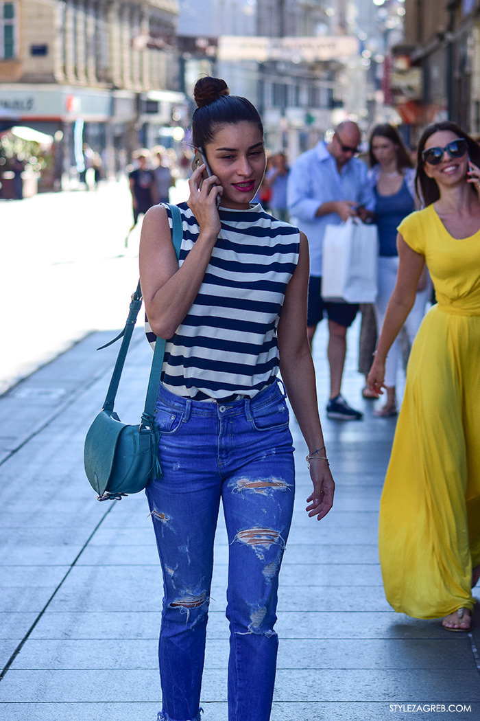 Ljeto ženska moda zagrebačka špica, street style Zagreb, kako nositi prugastu majicu i podrapane traperice