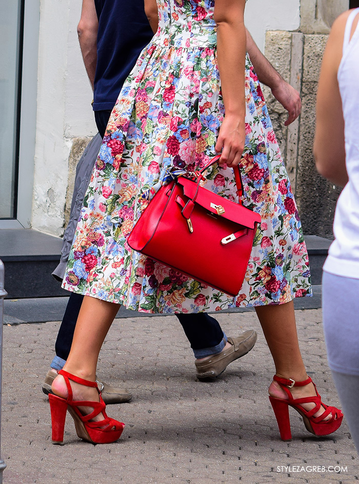 Cvjetasta haljina sa špice,street style Zagreb,zagrebačka špica ljetna ženska moda,zgodna žena u retro haljini, Hermes crvena trorba