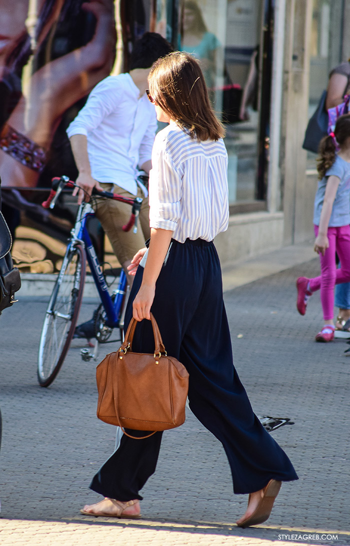 Poslovna moda 2016 jesen žena savjeti kako Zagreb street style ulična moda kombinacije poslovni look outfit styling široke tamno plave hlače, prugasta košulja