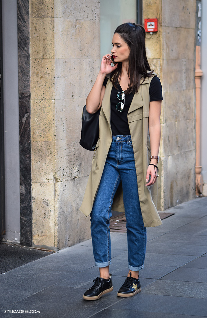 street style Zagreb moda jesen rujan 2016, lijepa žena, crveni ruž, maslinasti baloner bez rukava, mammy vintage jeans, crne tenisice, ulična moda Zagreb Hrvatska