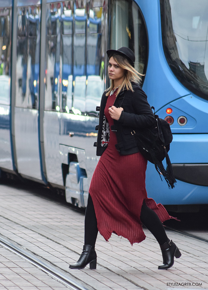 Style Zagreb šesiri moda zima 2017 street style Zagreb, duga pletena haljina bordo boja, crni ruksak i crni šešir