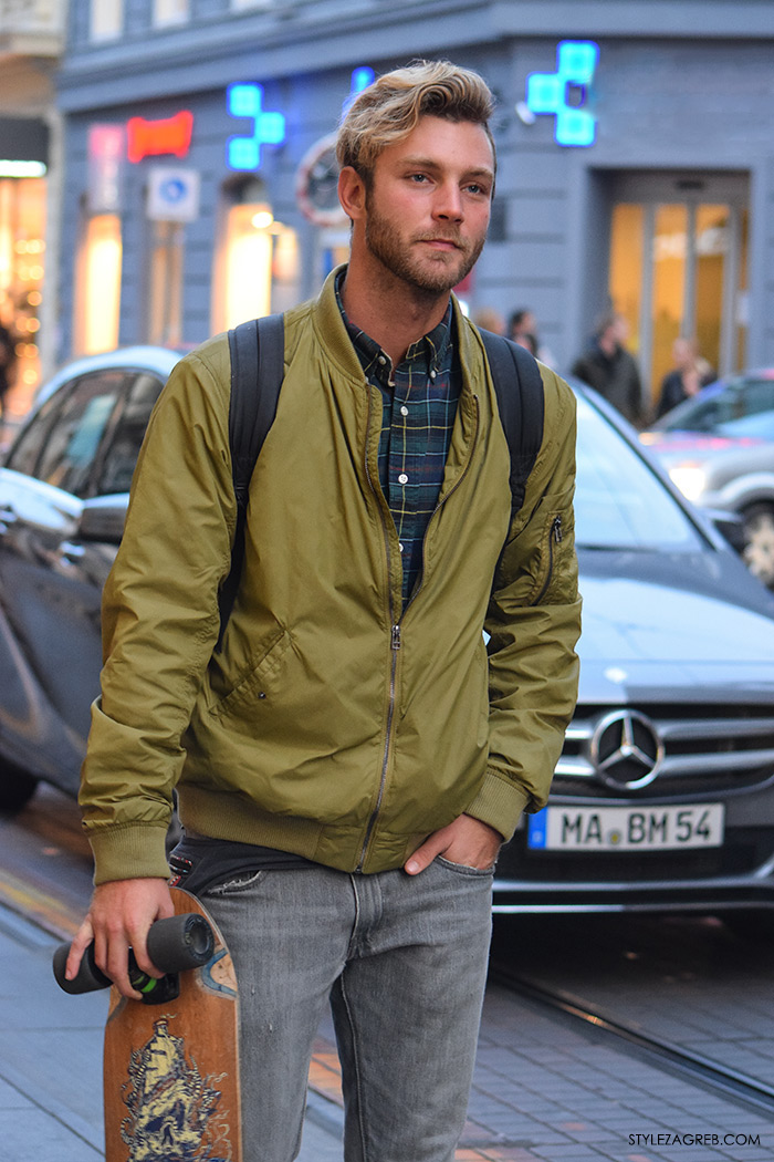 Street Style Zagreb muška ulična moda jesen zima kombinacija bomber jakna, karirana košulja, sive traperice, skate board