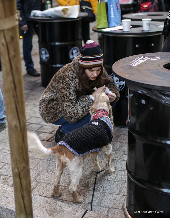 Street style Zagreb: ulična moda druga adventska subota šica Advent u Zagrebu, 3.12.2016. kakvi outfiti se nose zimska ženska moda, dress code faux fur and knitted hat