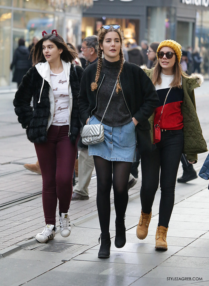 Street style Zagreb: ulična moda druga adventska subota šica Advent u Zagrebu, 3.12.2016. kakvi outfiti se nose zimska ženska moda, kako isplesti pletenice na kovrčavu kosu, traper minice i grilon guste čarape, zimska moda, girls winter fashion