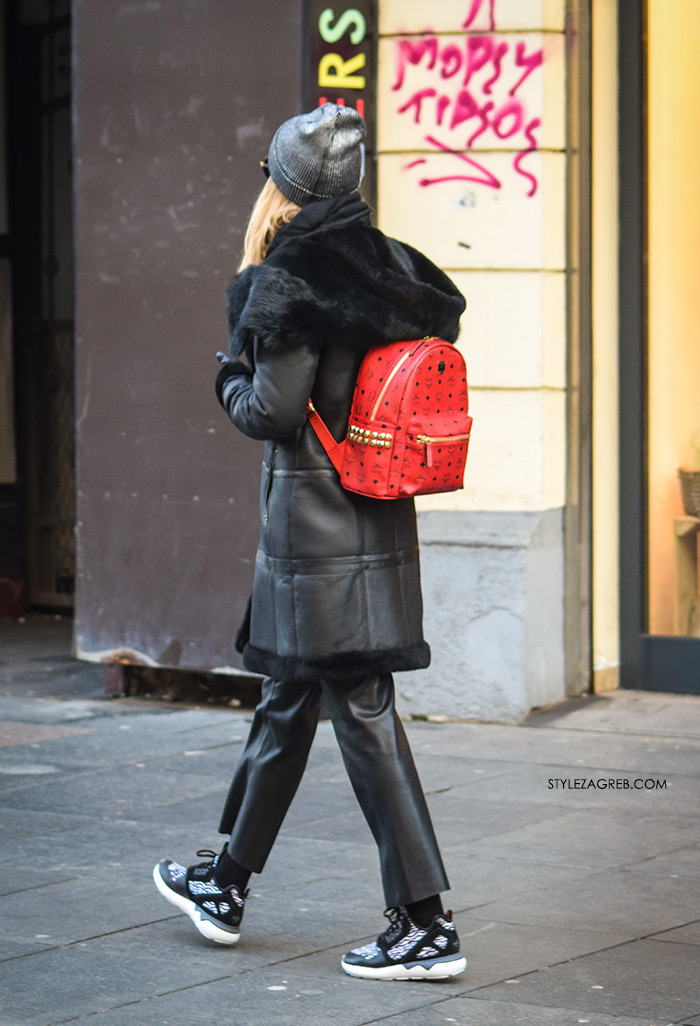 MCM kožni crveni ruksak za zakovicama, tenisice Dior, kožne hlače i crna bunda od janjećeg krzna, Zara djevojke u Zagrebu street style fashion ulična zimska moda zena hr Croatia