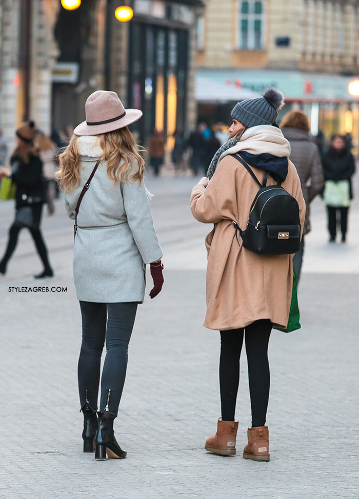 Crni mali kožni ruksak, plitke Ugg’s čizmice, bež kaput u boji devine dlake, šešir fedora zagasito roza boja sivi kaput gležnjače kako kombinirati gdje kupiti djevojke u Zagrebu street style fashion ulična zimska moda zena hr Croatia