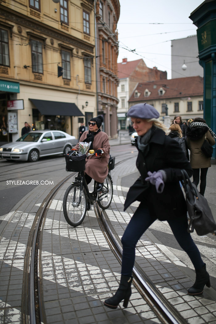 zagreb street style 11.2., Fotka dana: pink kaput, žuto zvonce, bicikl i buketić by StyleZagreb.com