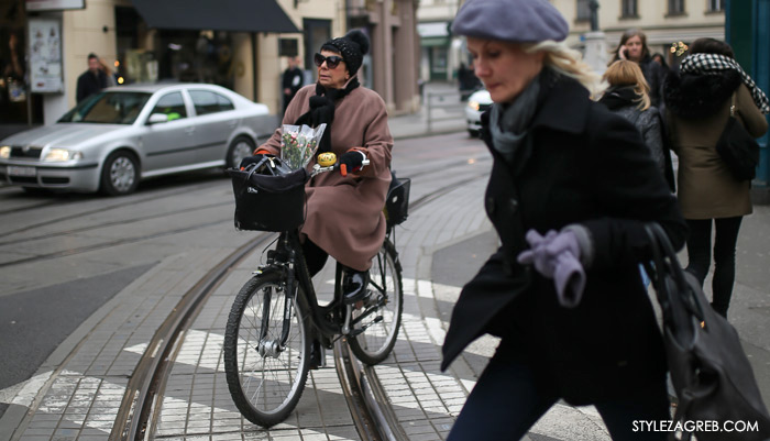 zagreb street style 11.2., zagrebačka špica, 11. veljača 2017. Fotka dana: pink kaput, žuto zvonce, bicikl i buketić by StyleZagreb.com