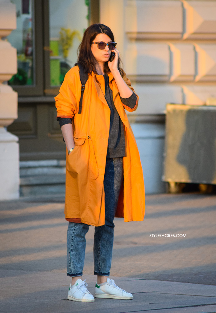 street style Zagreb Hrvatska spring fashion hr Croatia žena hr ulična moda najnovije slike špica tourist in Zagreb what to wear yellow trench white Adidas sneakers mom jeans