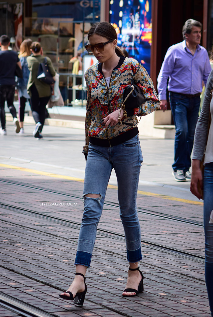 zagrebačka špica proljetna moda street style styling bomber jakne i traperice poderanog ruba