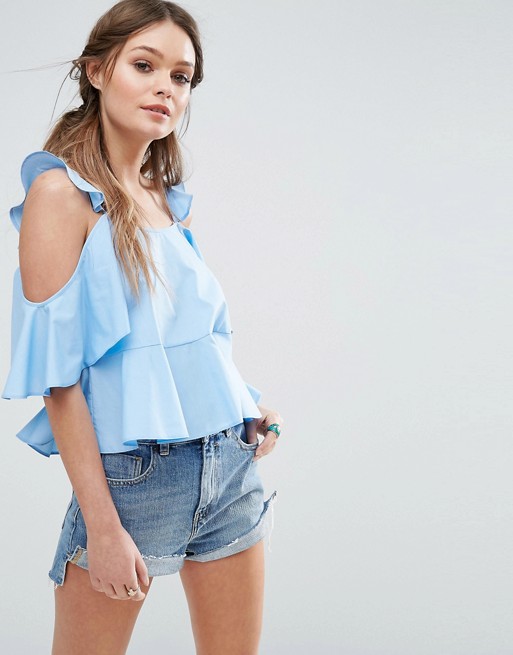 Off shoulder top Idealan za ljeto: Otkriva ramena ali ima i volančiće | Style Zagreb