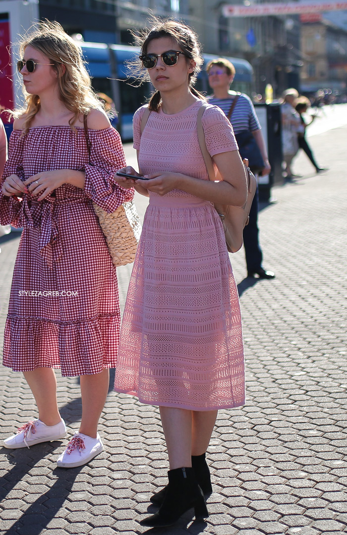 Street style Zagreb kako nositi roza boja stajling kombinacija lijepa djevojka roza haljina od čipke