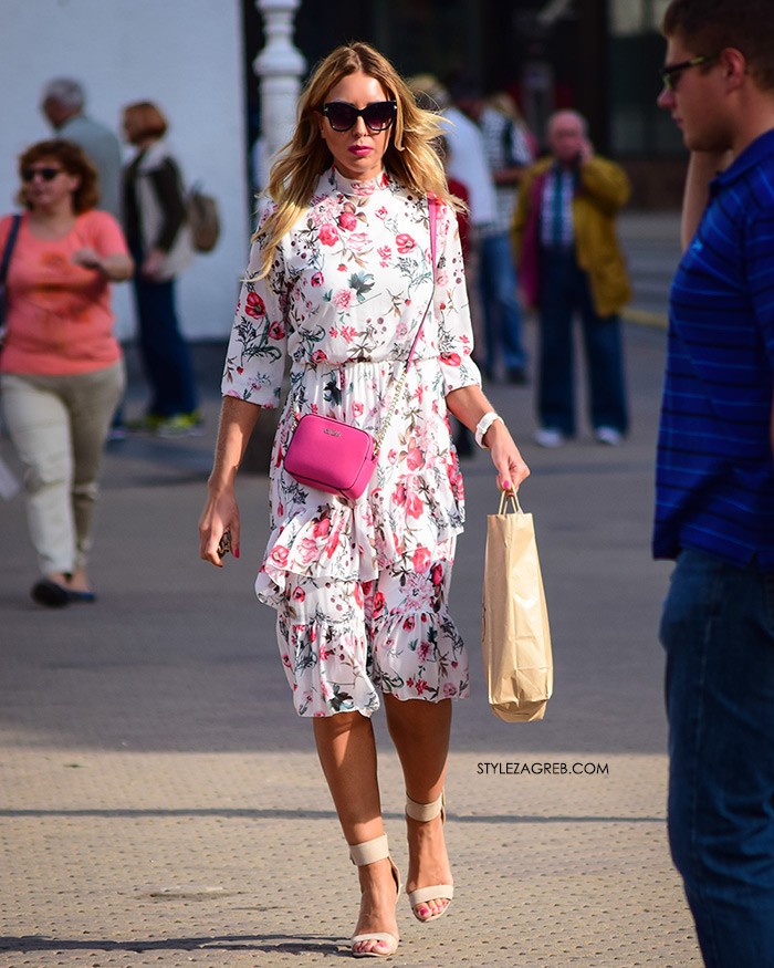 Rujanska špica vrvi jesenskim trendovima Street style Zagreb jesenska ženska moda lijepe cure Michael Kors roza mini torbica