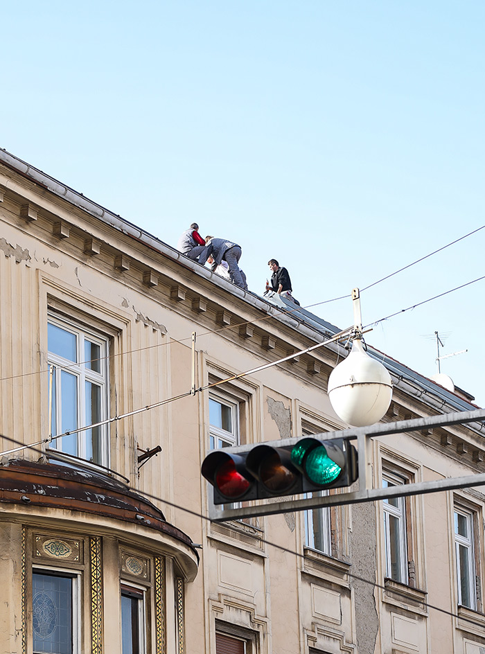 koronavirus potres Zagreb fotke fotografije nakon potresa građevinari na krovu