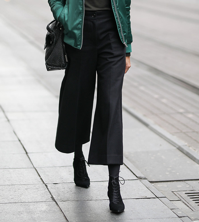 Martina Matušin bomber jakna crne culotte suknja-hlače za poslovni look