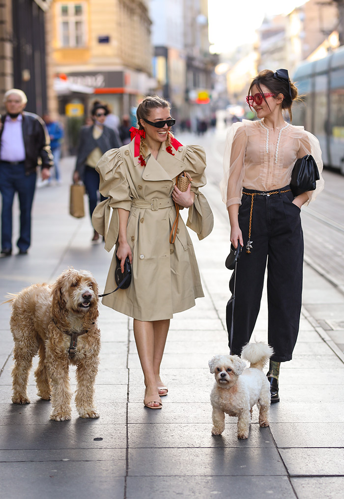 Kreacije Simone Rocha x H&M street style moda na ulicama Zagreba. Isprobali smo, pogledajte! Foto: Ana Josipović i Slavica Josipović, kiparica i dizajnerica Karla Ljubičić, dubrovačke studentice Brigita Siništaj i Magdalena Filipović Srhoj, student Lovro Tovernić muška moda