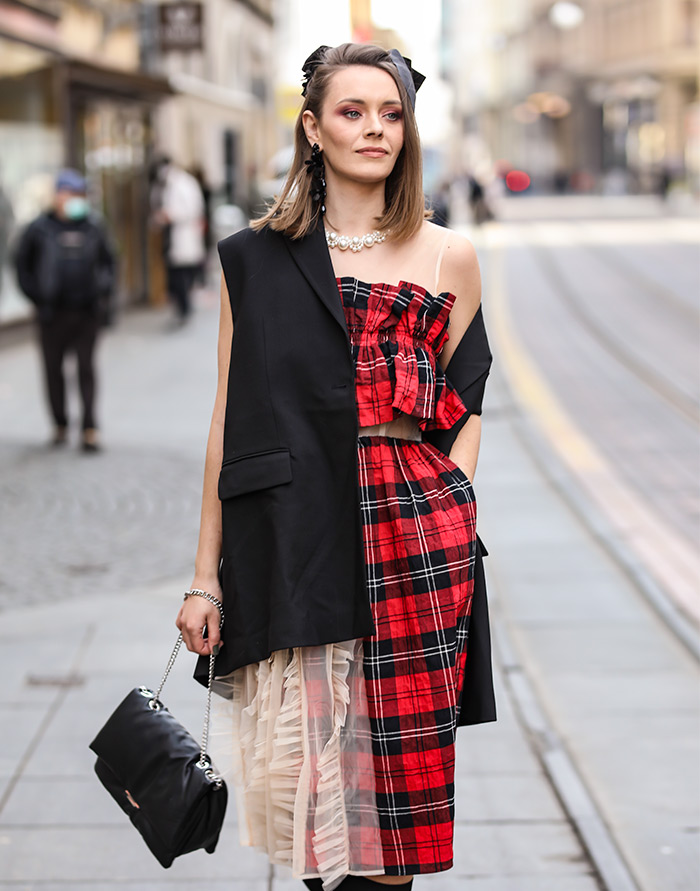 Kreacije Simone Rocha x H&M street style moda na ulicama Zagreba. Isprobali smo, pogledajte! Foto: Ana Josipović i Slavica Josipović, kiparica i dizajnerica Karla Ljubičić