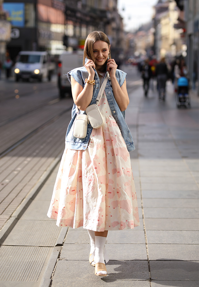 Kreacije Simone Rocha x H&M street style moda na ulicama Zagreba. Isprobali smo, pogledajte! Foto: Ana Josipović i Slavica Josipović, kiparica i dizajnerica Karla Ljubičić, 