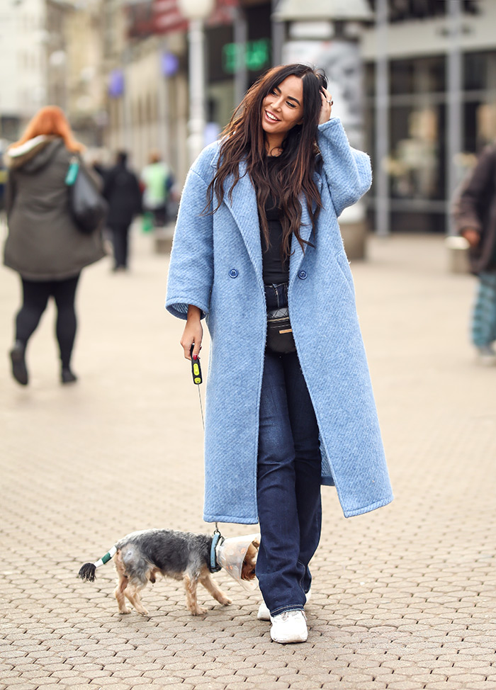 kako nositi svijetlo plavi kaput street style moda zagreb Deniss Grgić