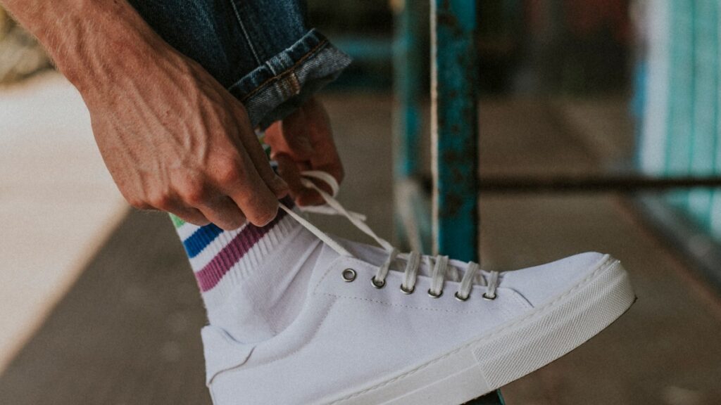 Muške tenisice - evo koji će modeli biti hit ove sezone Man white sneaker trends