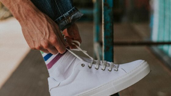 Man white sneaker trends